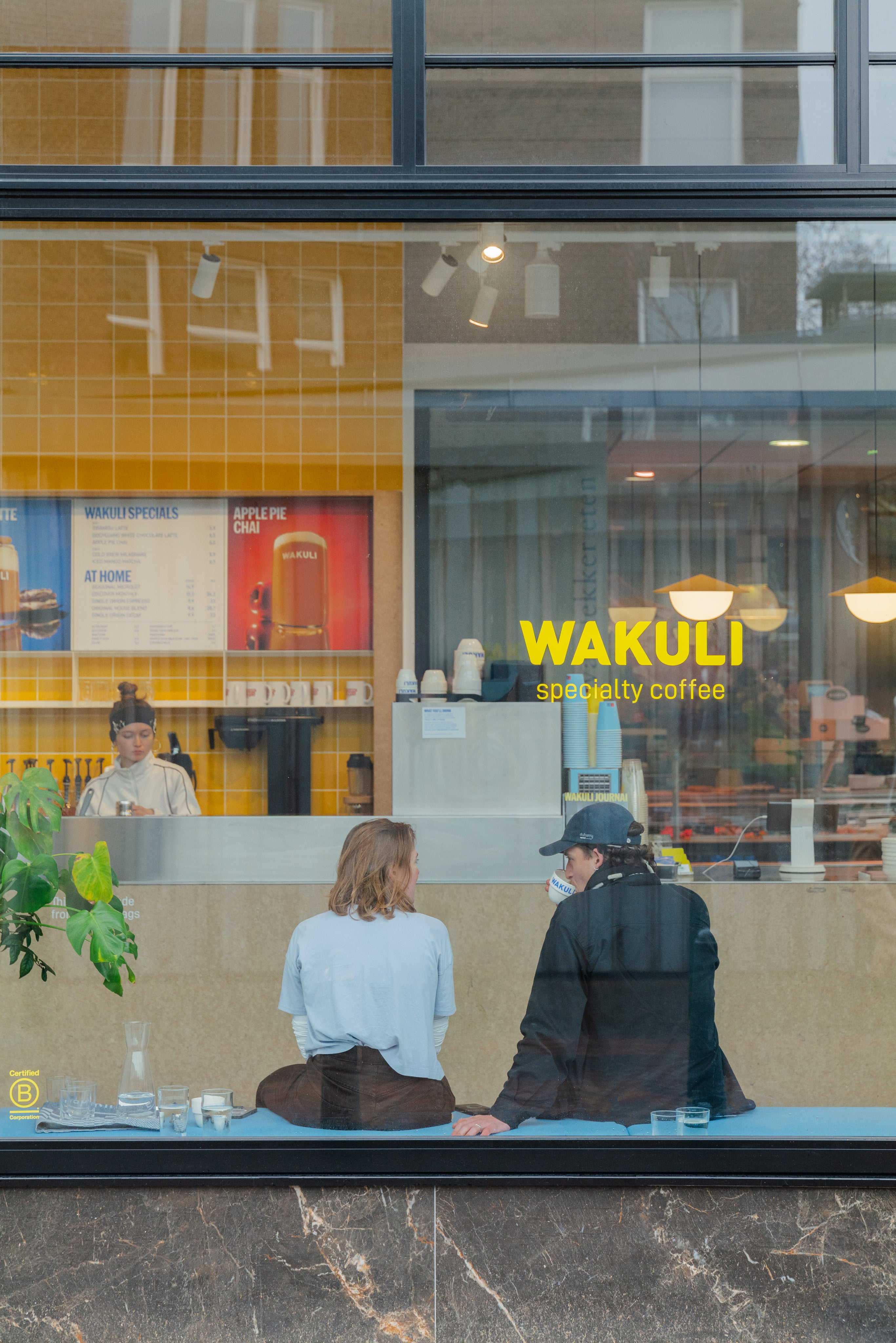 Wakuli specialty coffee in Bajeskwartier